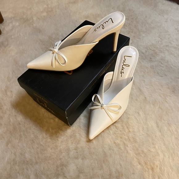Lulus Shoes - NWT Lulus bow heels